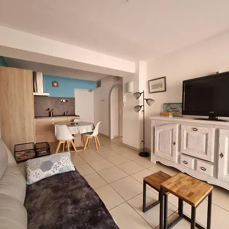 T3 Climatise Avec Piscine, Terrasse Et Parking Prive A 100m De La D'argeles-sur-mer - Fr-1-388-204 *